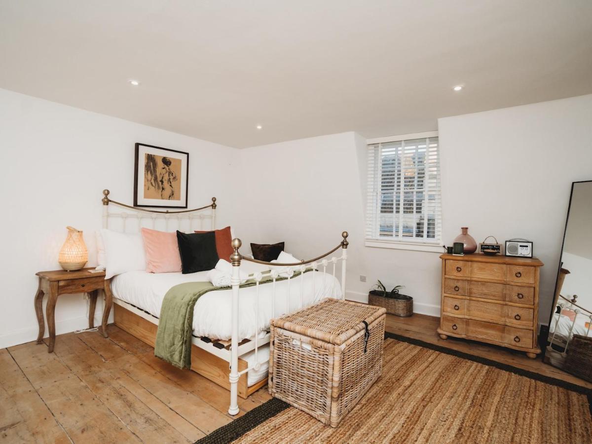 Pass The Keys Stylish 2 Bed Eco Flat In The Heart Of Bath Apartment Exterior photo